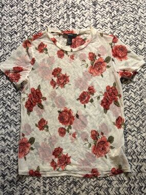 Sheer Lightweight Floral Short Sleeve Tee with Rose Print Women’s Small